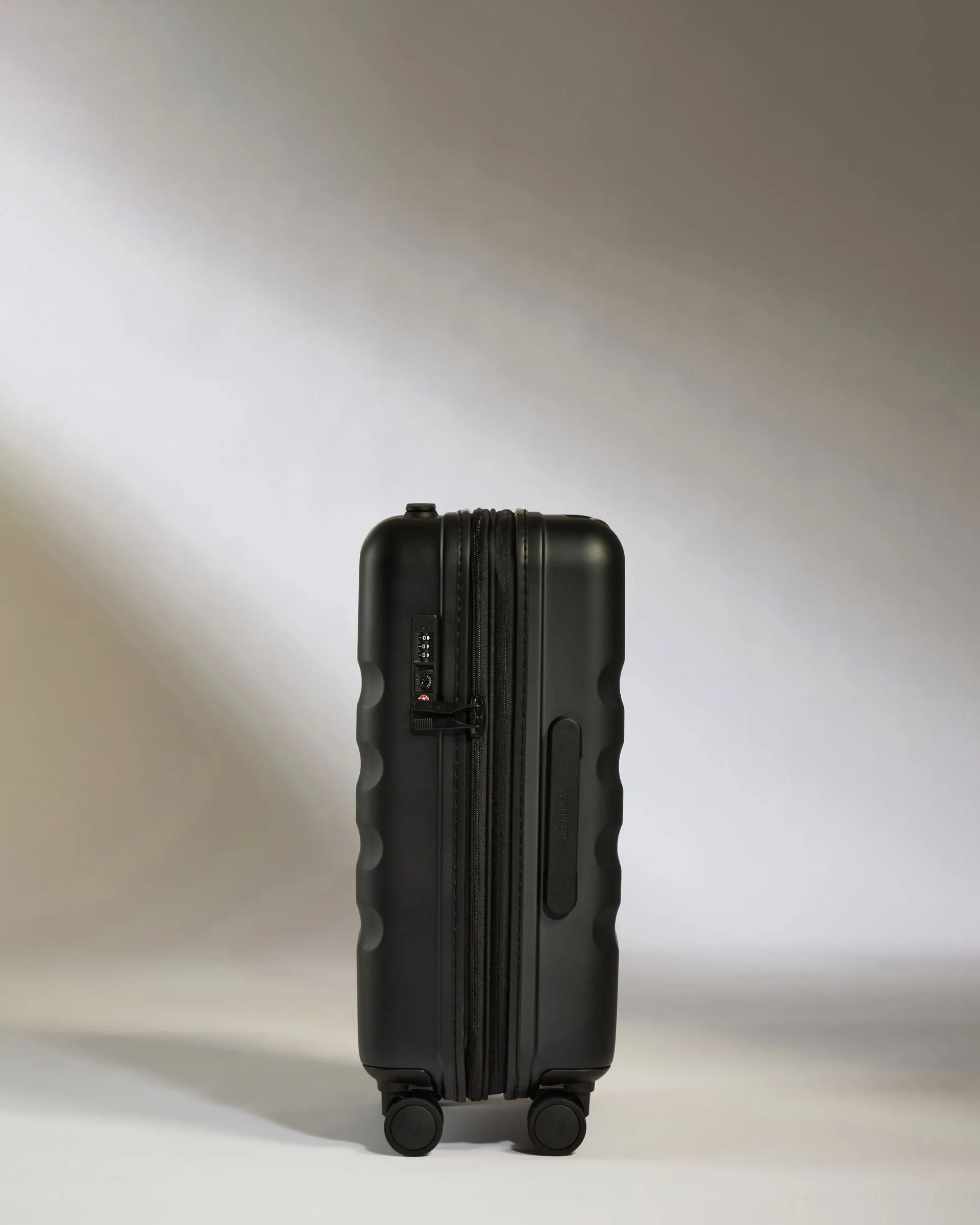 Expandable Cabin Suitcase in Black - Icon Stripe