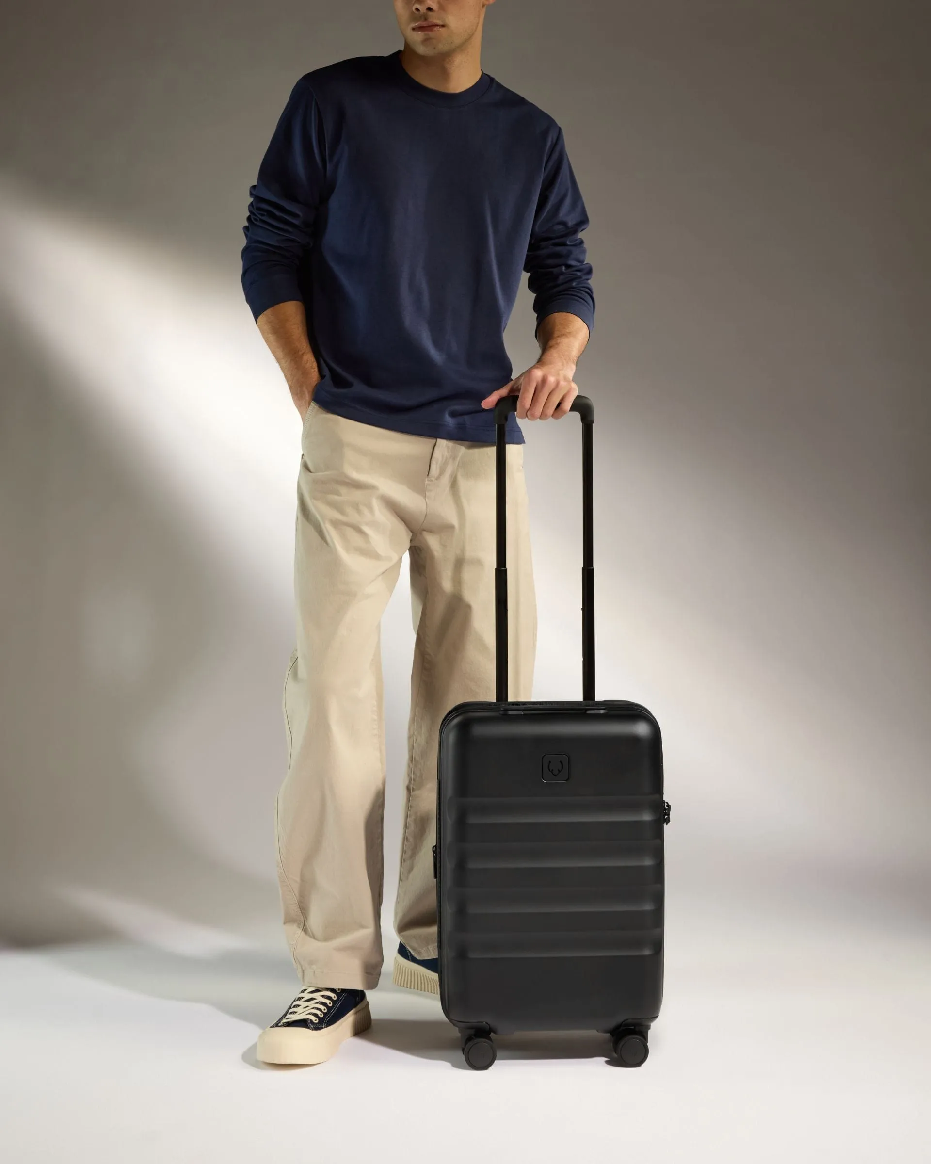 Expandable Cabin Suitcase in Black - Icon Stripe